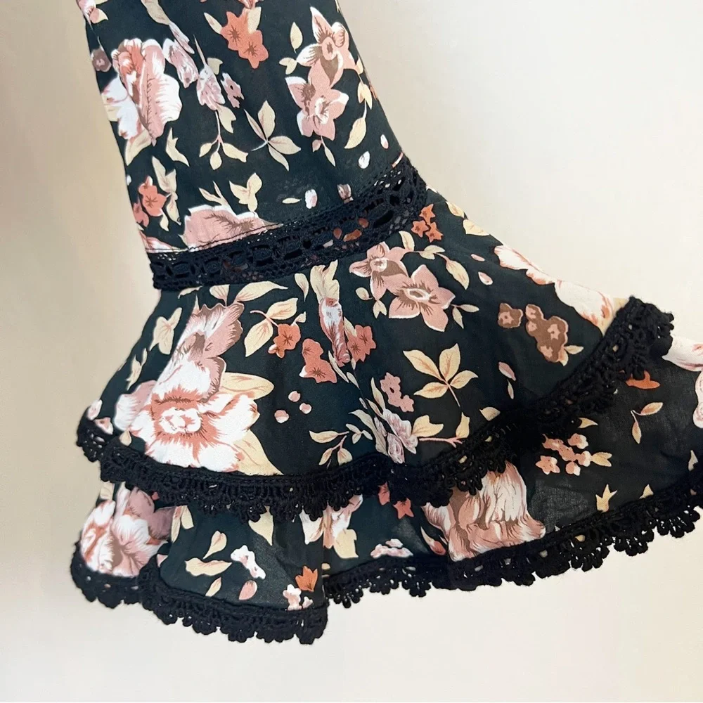 •KIVARI• Black Tuscan‎ Floral Cropped Boho Blouse Top Size XS Crochet Tassel - Picture 7 of 11